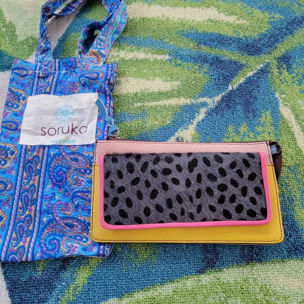 Soruka wallet/ crossbody with chain strap